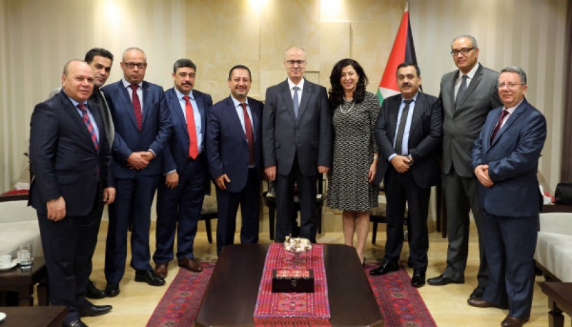 الحمد الله يدعو رجال الأعمال الفلسطينيين بالخارج لتعزيز الاستثمار في وطنهم