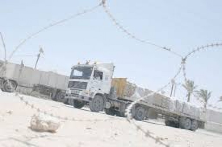 الإقتصاد : انشاء ساحة جمركية لإستقبال البضائع بمعبر رفح