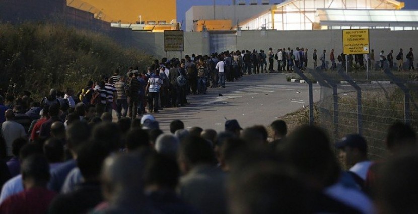 ارتفاع عدد العمال الفلسطينيين في اسرائيل بــ10 الآف عامل