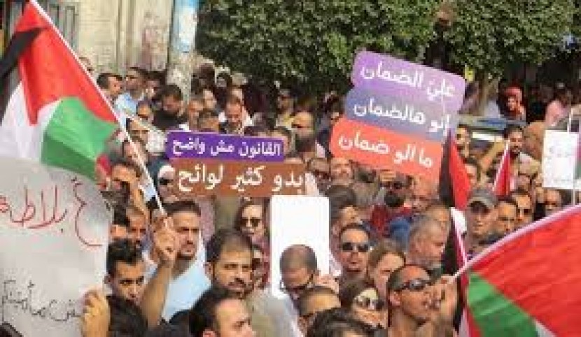 استمرار الاعتصام ضد الضمان وسط رام الله لليوم الثاني