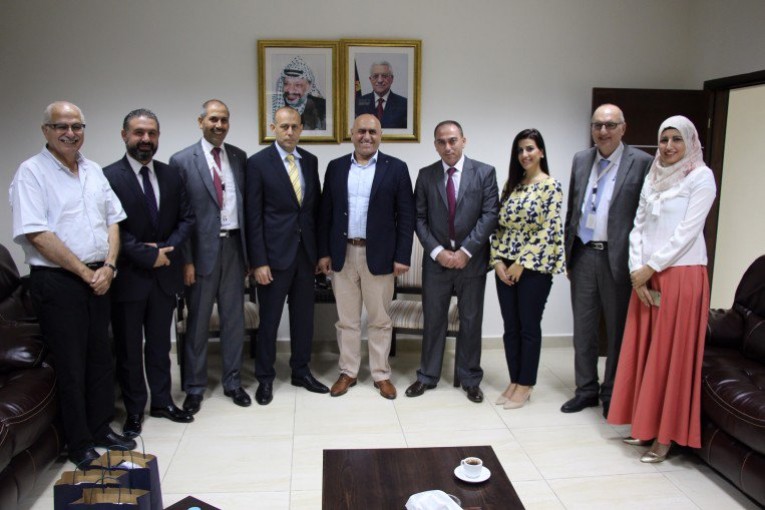 مدير عام شركة المشرق للتأمين يلتقي محافظ نابلس