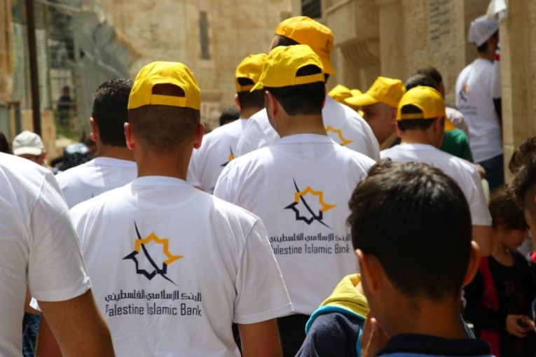 البنك الإسلامي الفلسطيني يتبرع لحملة 