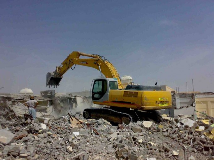 الاحتلال يهدم منشأة لتربية الدواجن ببيت أمر