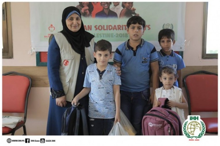 هيئة الاغاثة الانسانية التركية تنفذ مشروع القرطاسية ل 3230 طفل فلسطيني في قطاع غزة