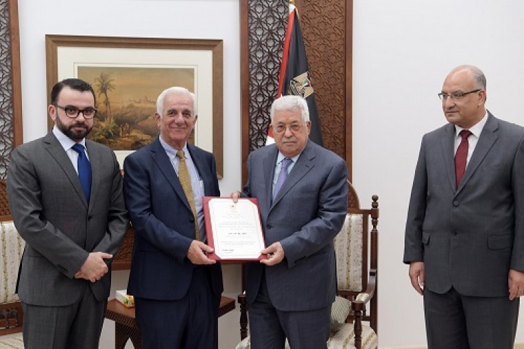 الرئيس يكرم الفائزين بجائزة الدولة التقديرية في الآداب والفنون والعلوم الإنسانية