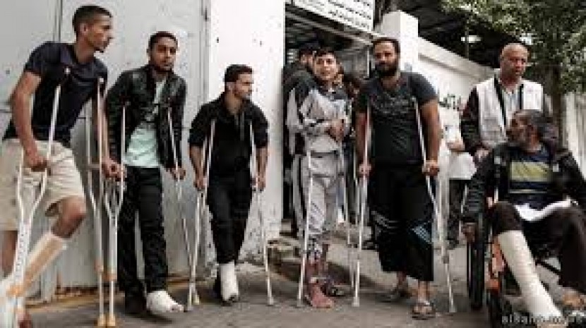 مساعدات نقدية لجرحى مسيرة العودة في غزة