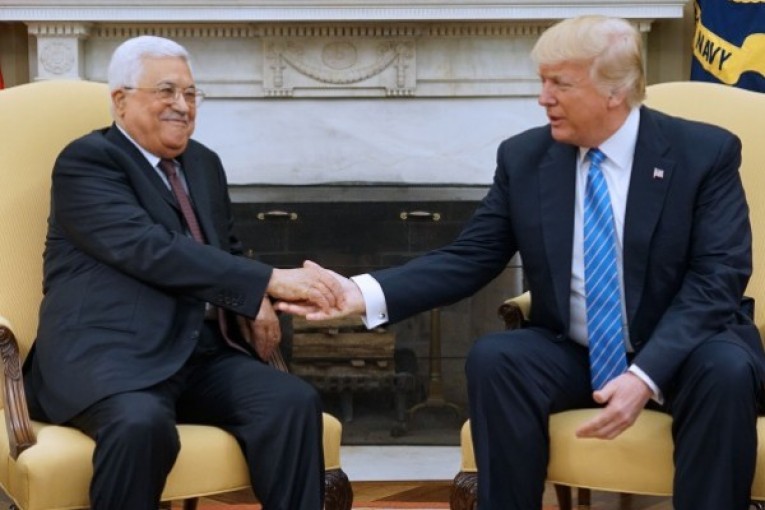 قانون جديد يسمح للأمريكيين بالمطالبة بتعويضات من السلطة الفلسطينية