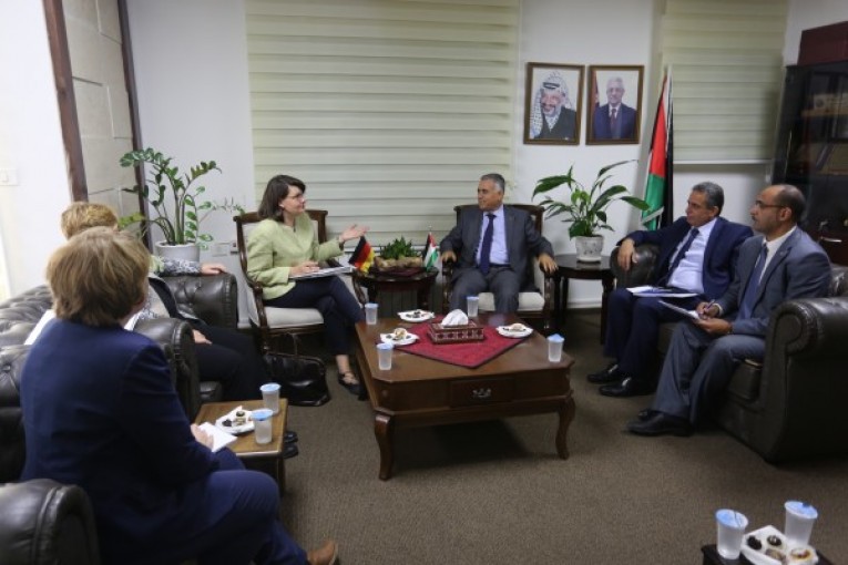 وزير الحكم المحلي يلتقي وفداً من وزارة التعاون الإقتصادي والتنمية الألمانية BMZ