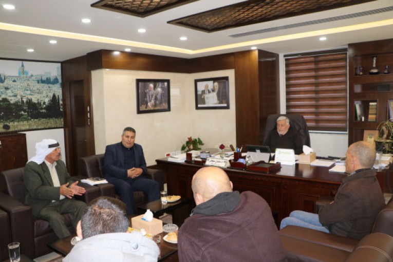 وزير الزراعة يلتقي وفداً من مزارعي الأغوار الوسطى