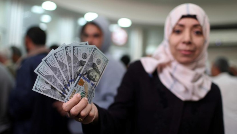 الأسواق تنتعش والأسعار ترتفع بعد صرف رواتب الموظفين في غزة