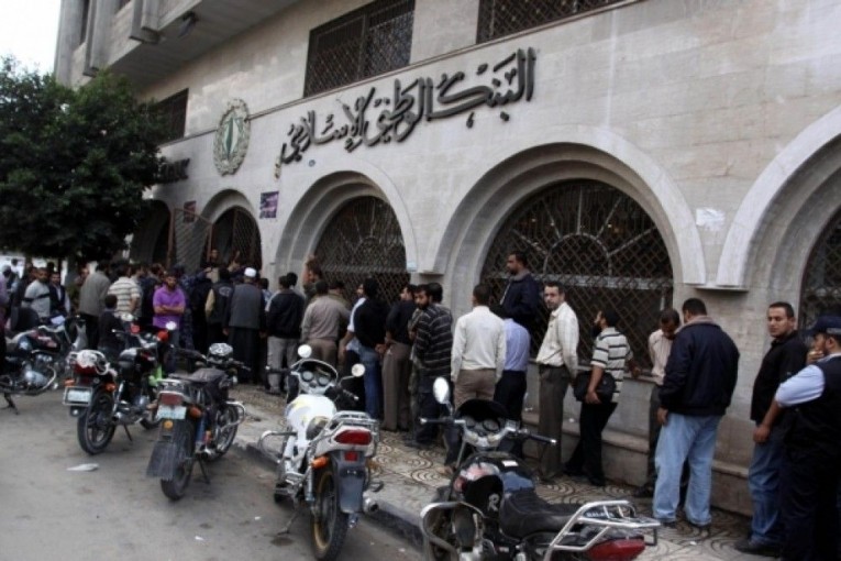 مصدر يكشف ترتيبات صرف منحة قطر لموظفي غزة