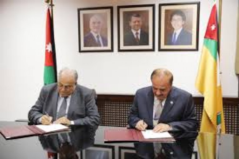 جامعتا الأردنية و العربية الامريكية توقعان مذكرة تفاهم