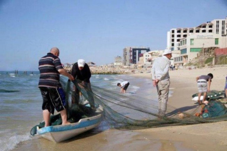 لماذا الستي والفيبر لا غنى عنهما لدى صيادي غزة؟