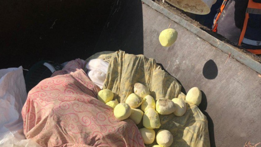 ضبط مصنع إنتاج جميد من اللبن التالف في الخليل