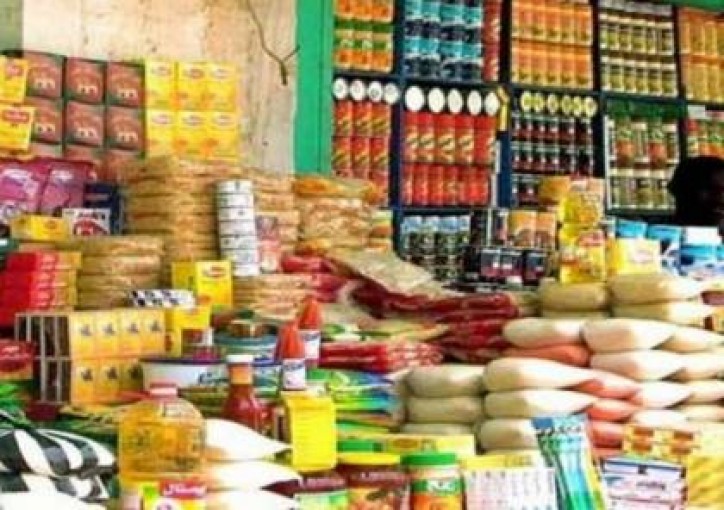 العمل الحكومي تعلن عن إعفاء السلع الأساسية من الرسوم والجمارك