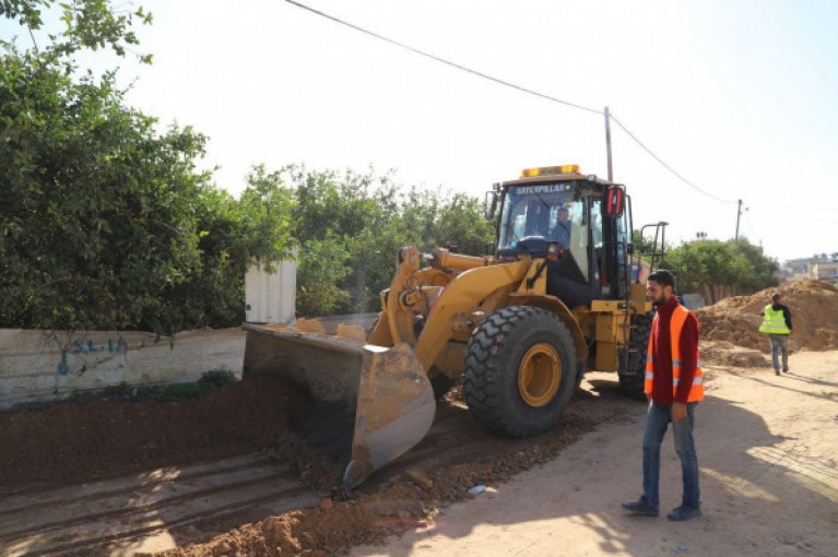 بلدية جباليا النزلة تبدأ بتنفيذ مشروع تطوير شارع الزاوية