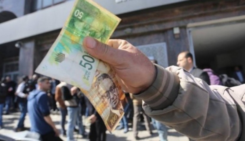 تفاهمات غزة: توافق على تحسين رواتب الموظفين وفرص عمل مؤقتة للخريجين