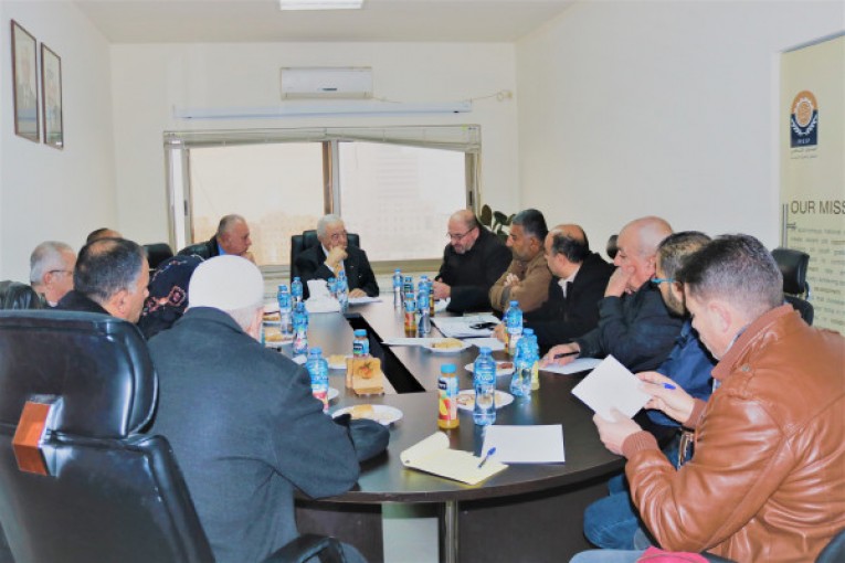 أبو شهلا يجتمع بالاتحاد التعاوني الاستهلاكي وعدد من الجمعيات التعاونية الاستهلاكية