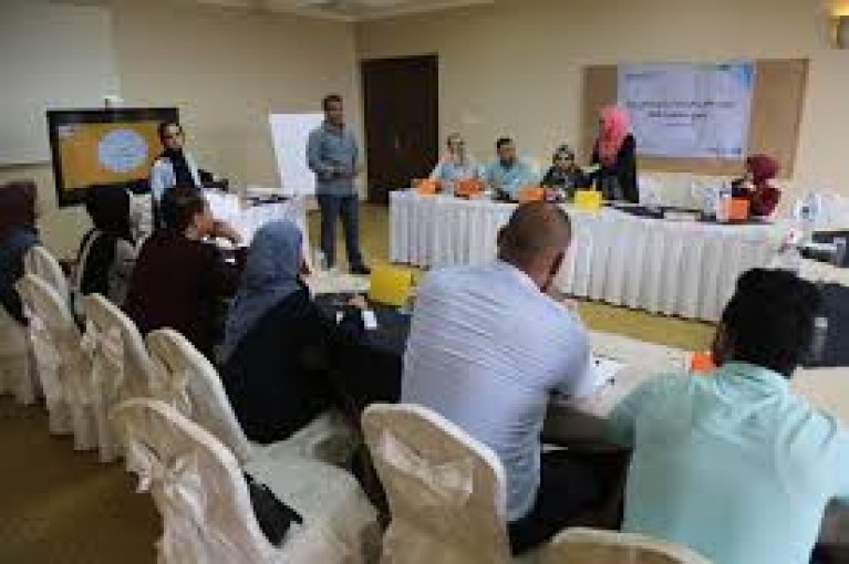 فلسطينيات تعقد تدريبًا جديدًا لمناظرات طلبة الجامعات