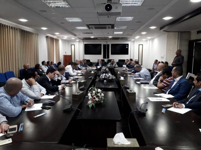 وزير الاتصالات يبحث تخفيض أسعار خدمات الاتصالات والانترنت