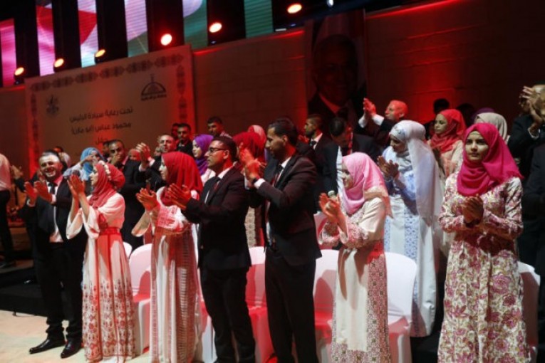 برعاية الرئيس عباس.. حفل زفاف جماعي ل 160 عريس وعروس بمدينة نابلس