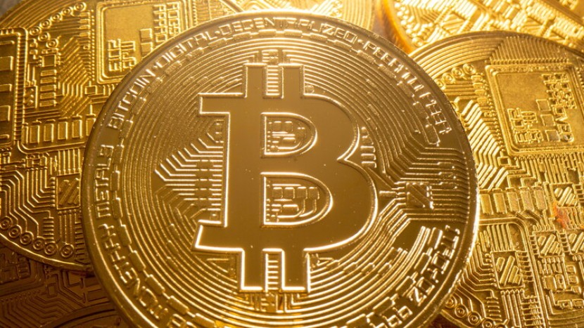 للمرة الأولى منذ 12 مايو 2021: البيتكوين فوق مستوى 57 ألف دولار