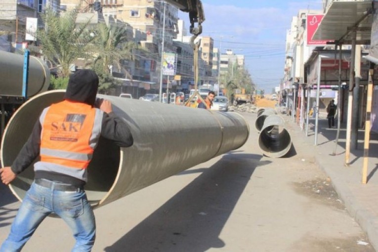 بلدية غزة تخصص رقمًا للشكاوى وتدعو المواطنين لاتباع التعليمات