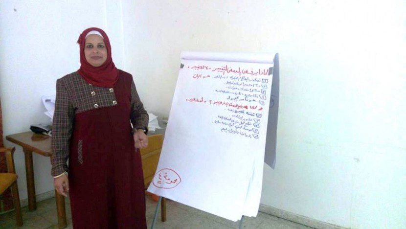 عزيزة فلسطينية شغلت مناصب دون شهادات علمية