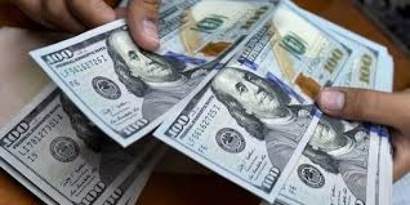 النقد تعلن إخراج التالف من عملتي الدينار والدولار من غزة
