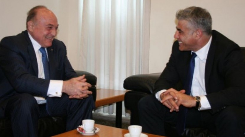 وزير المالية الفلسطيني يلتقي بنظيره الإسرائيلي لبحث القضايا الاقتصادية