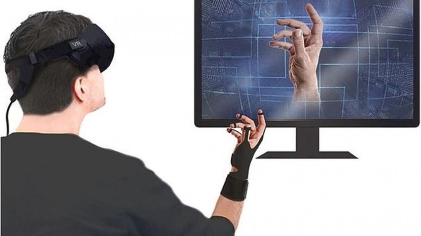 القفازات ابتكار حديث لإجراء جراحة عن بعد