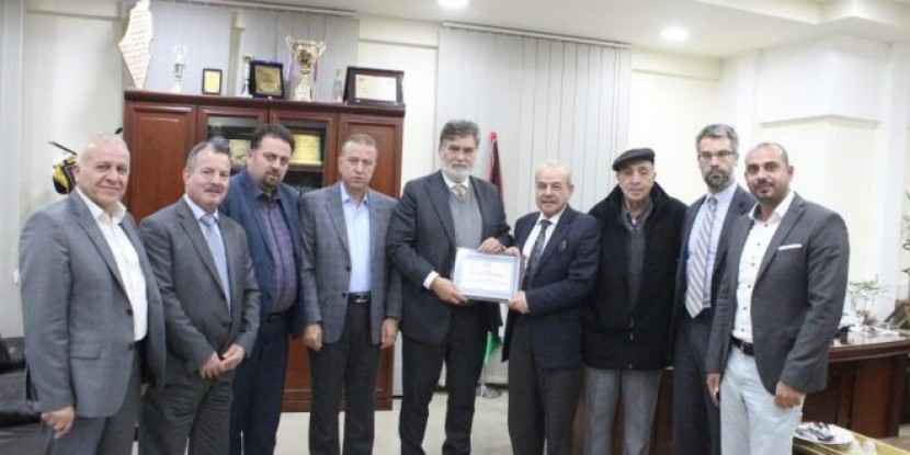 غرفة الخليل تبحث التعاون المشترك مع ممثل كندا