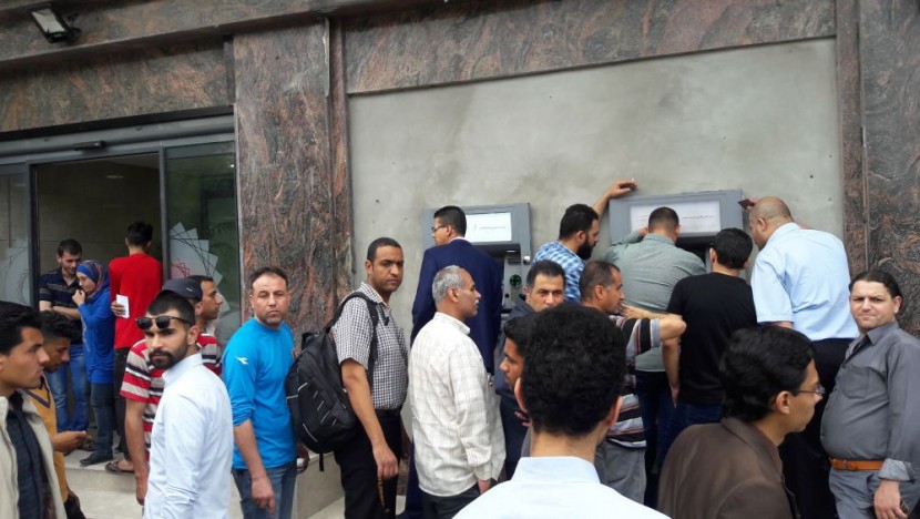 التحديات الاقتصادية بغزة تؤثر سلبًا في الاستثمار