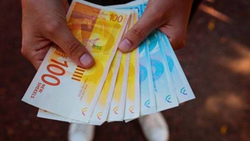كيف تعاملت البنوك مع رواتب الموظفين العموميين المُقترضين؟