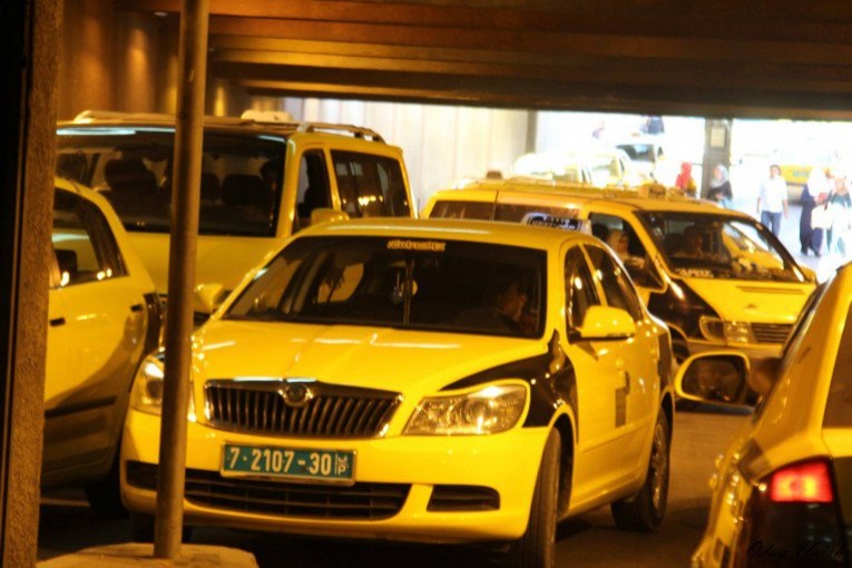 ما سبب تعليق إضراب النقل العام في الضفة الغربية الثلاثاء