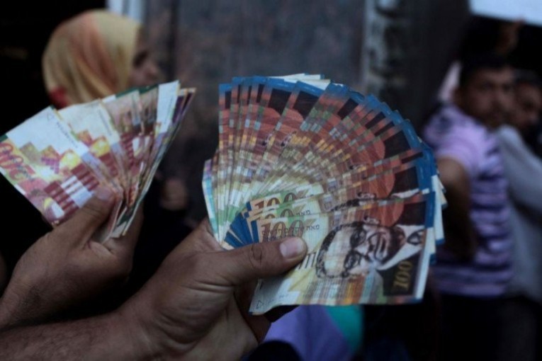 أسعار الفائدة على القروض المصرفية في فلسطين
