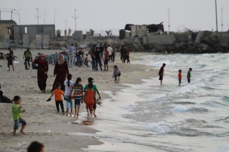 بلدية غزة: البحر شبه خالٍ من المياه العادمة خلال الصيف