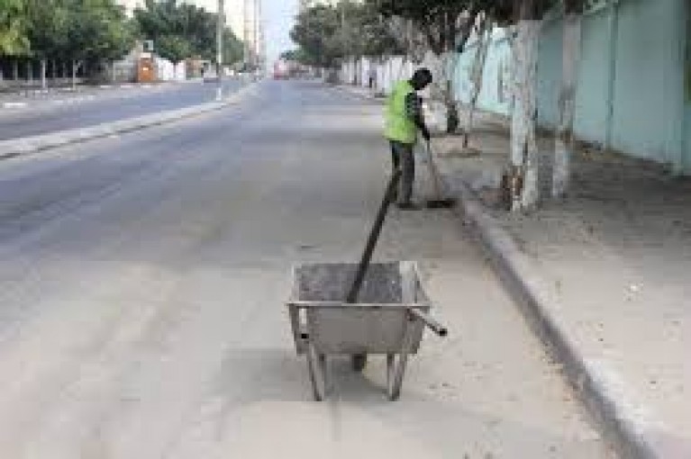 بلدية غزة تدعو لإخراج النفايات مبكرا وقبل الساعة 7 صباحا