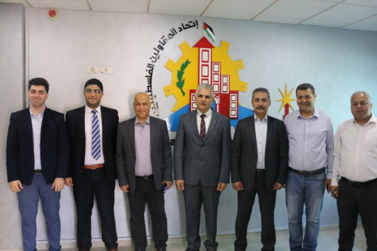 الوزير السعداوي يناقش مع اتحاد المقاولين بغزة توفير فرص تنمية حقيقية