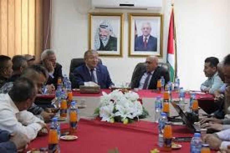 محافظ جنين يبحث مشروع المنطقة الصناعية التركية مع وزير الاقتصاد
