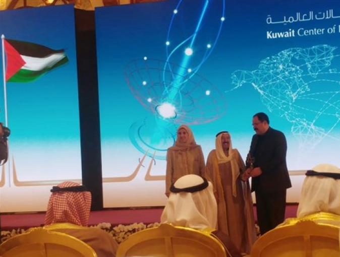 أمير الكويت يكرّم فلسطين لفوزها بجائزة التميز في التعليم