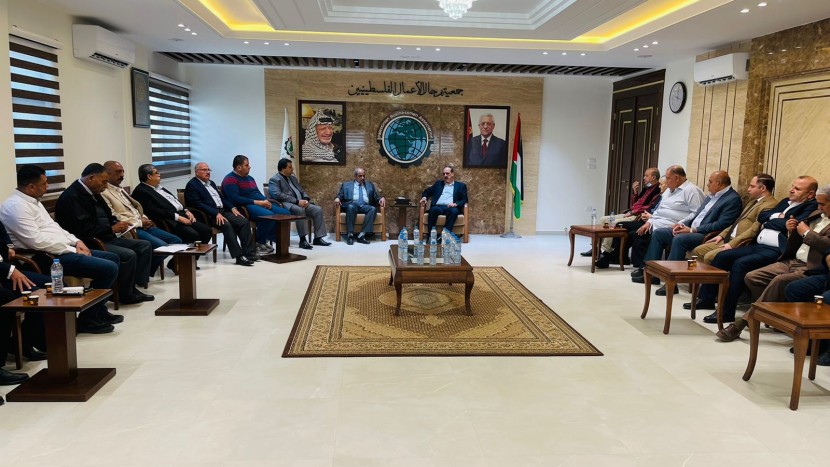 وزير الأشغال والاسكان العامة يزور مقر جمعية رجال الأعمال بغزة