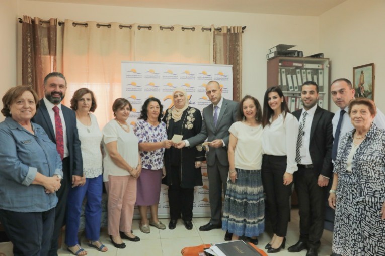 مدير عام المشرق للتأمين ومحافظ رام الله والبيرة يزوران جمعية الاتحاد النسائي العربي