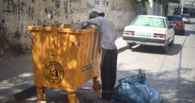 الفقر في غزة جعل للقمامة ثمن!