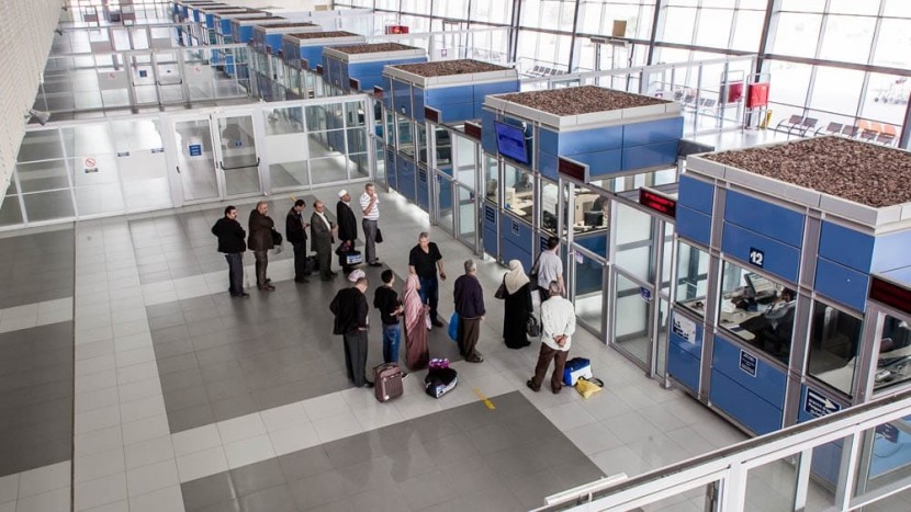 تجار غزة يشتكون بطء الاحتلال في إصدار التصاريح