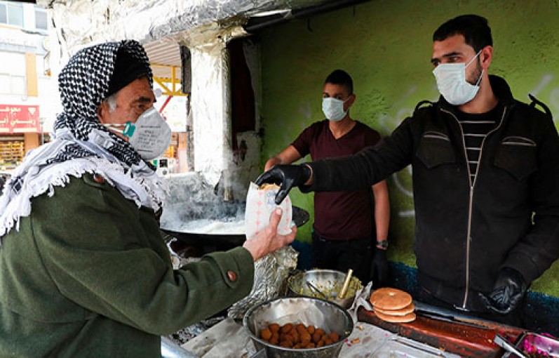 الاحصاء: 14% من المؤسسات الاقتصادية في فلسطين سرحت عمالها