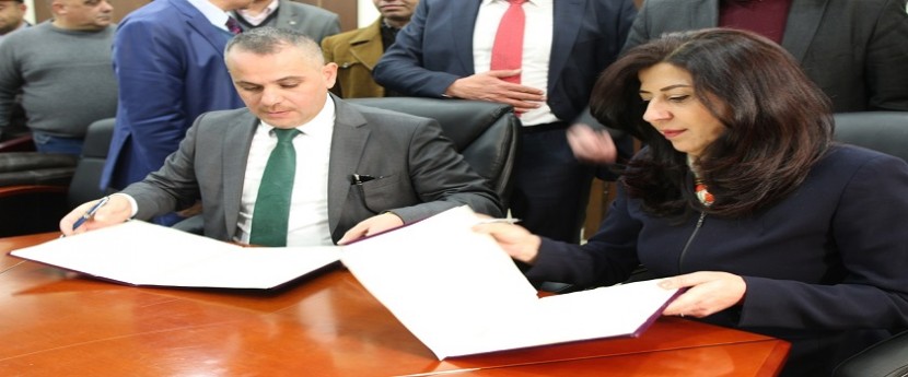 الاقتصاد و تجارة الخليل توقعان اتفاق تأسيس شبكة مركز دعم التكنولوجيا