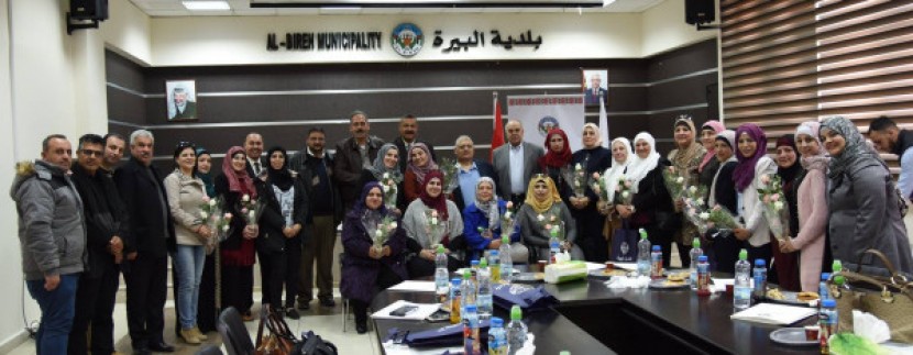 بلدية البيرة تجتمع مع مدارء المدارس لبحث سبل التعاون والتطوير المشترك