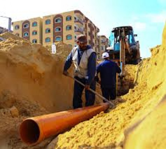 بلدية خانيونس تشرع بإنشاء شبكة صرف صحي بمركز المدينة