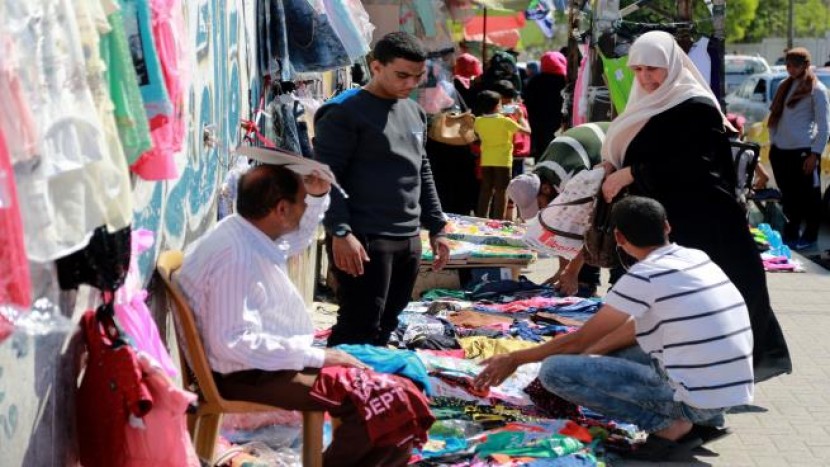شركات غزة تسرّح موظفيها تحت وطأة الأزمات
